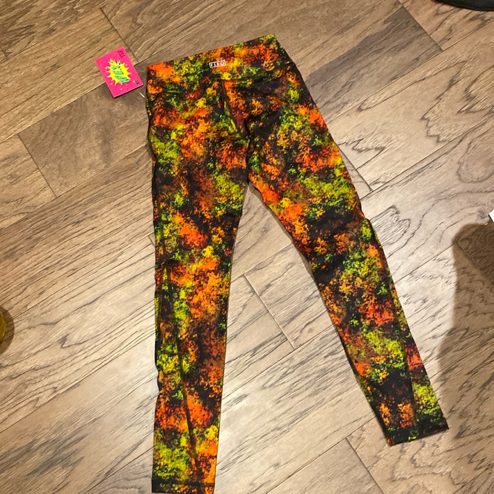 NWT size small fleo leggings